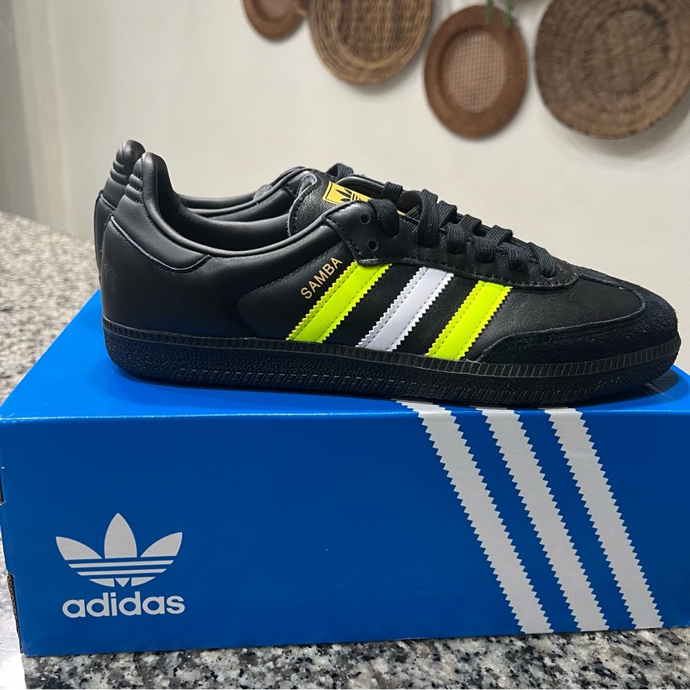 Adidas Samba Men's Black and Yellow Sneakers new